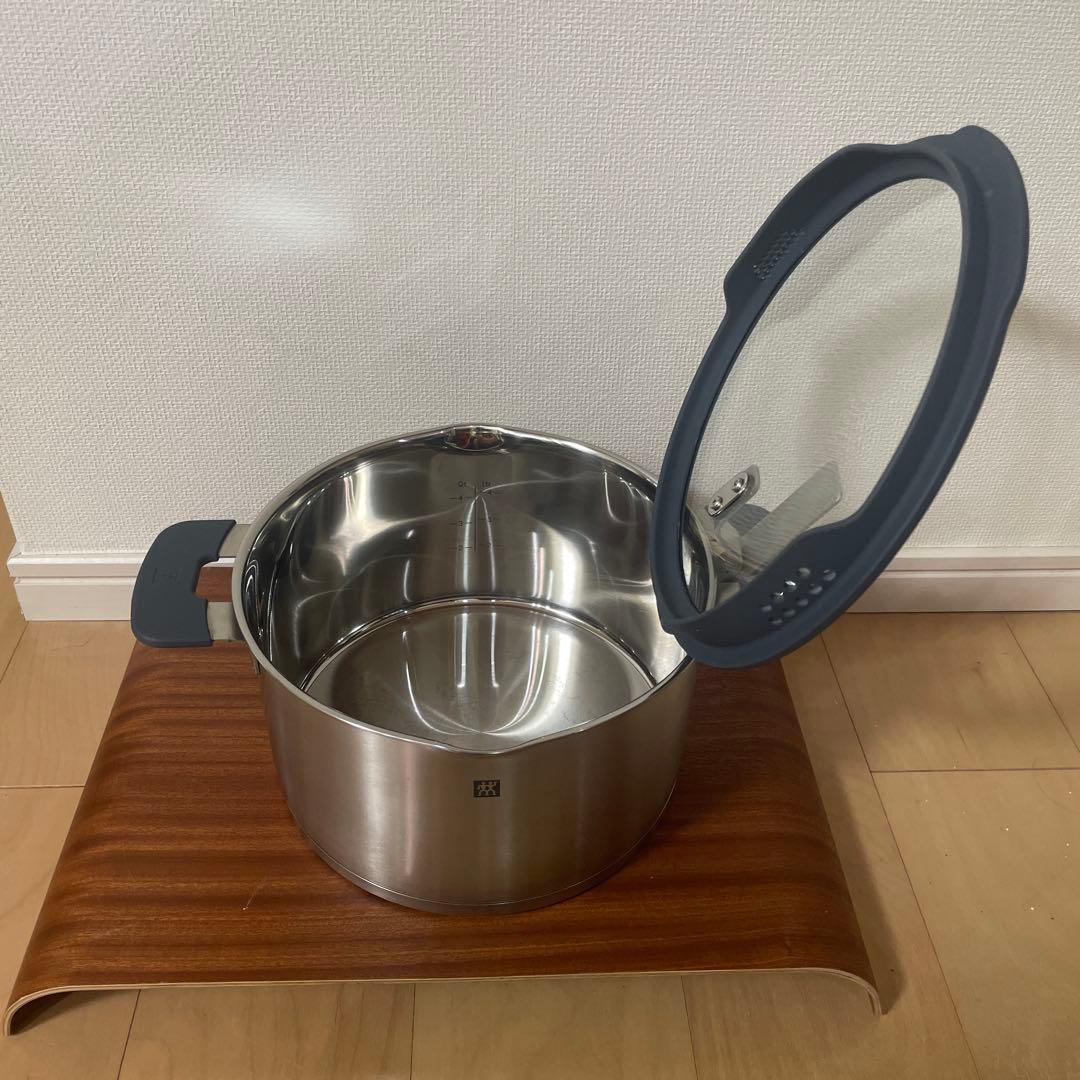 ヘンケルス　ツベリング 両手鍋24センチガラス蓋付き　保証書、箱有り