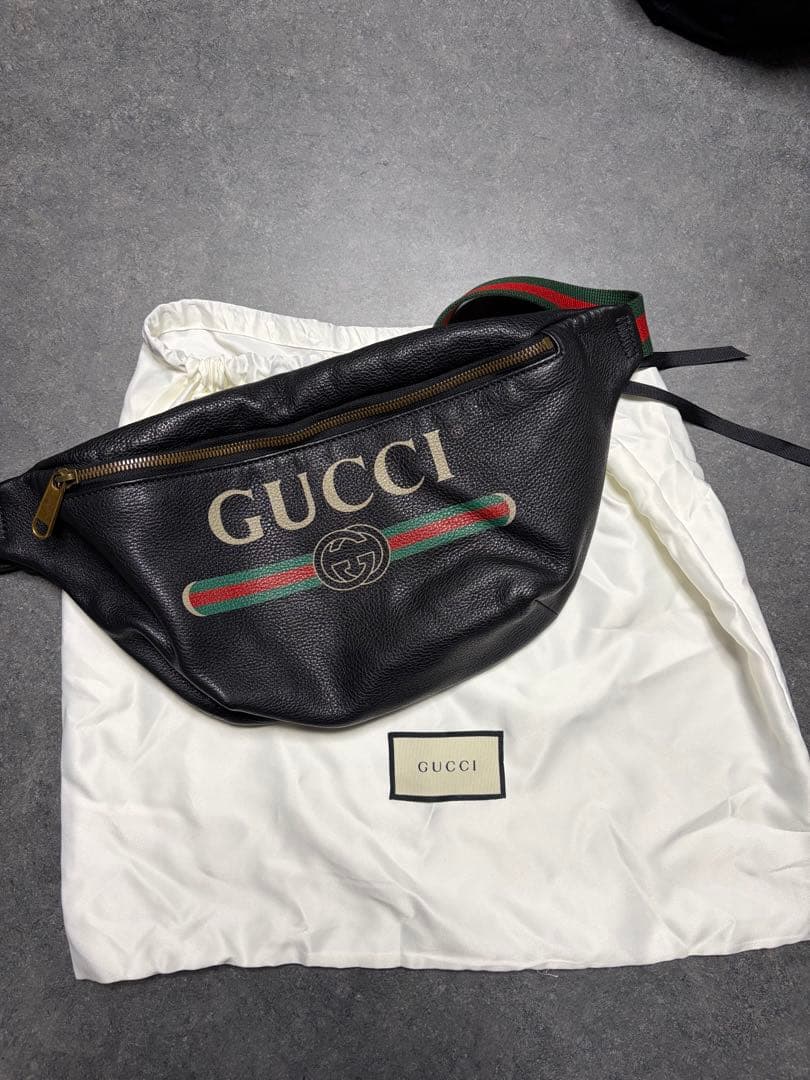 GUCCI レザー ボディバッグ 保存袋付き