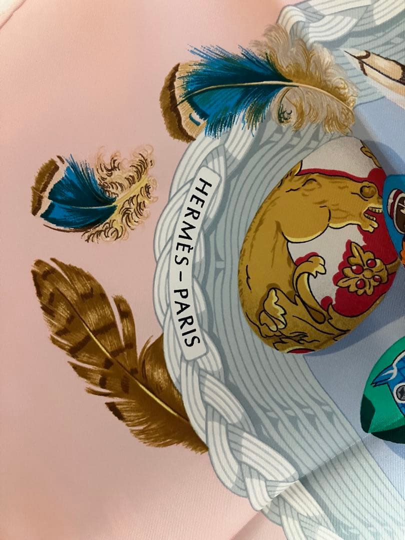 Hermès カラフルシルクスカーフ