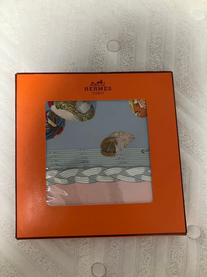 Hermès カラフルシルクスカーフ