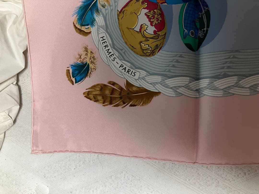 Hermès カラフルシルクスカーフ