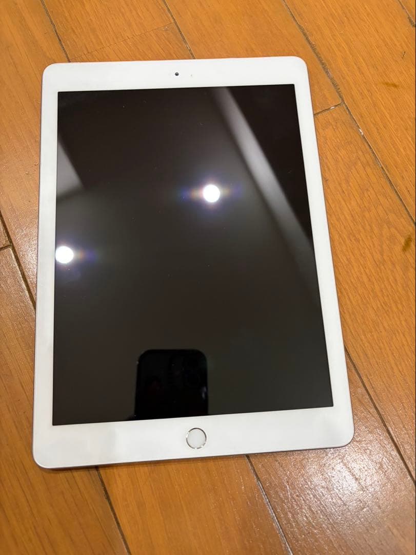 Apple iPad 第６世代　　シルバー