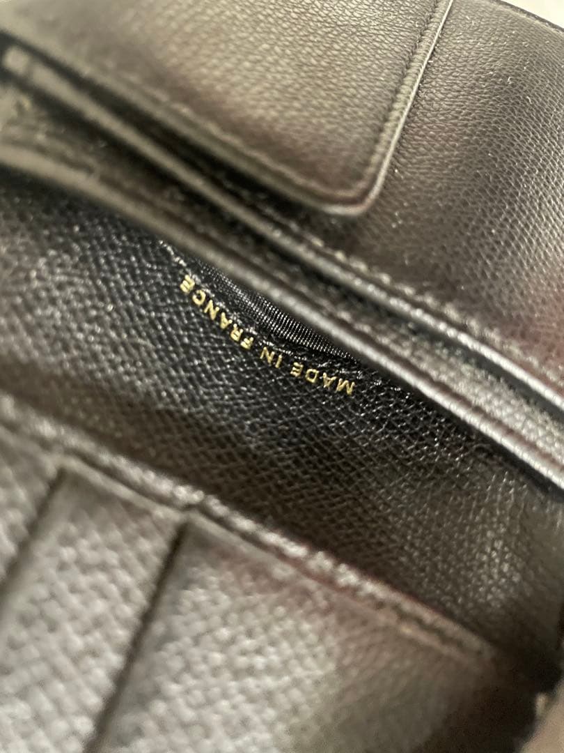 国内正規品　CHANEL シャネル　二つ折り財布　黒　キャビアスキン　ココマーク