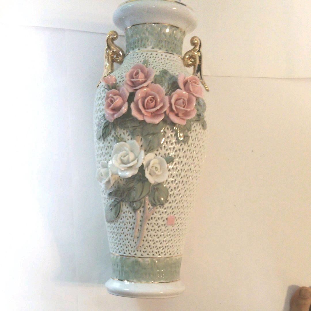 バラのついた飾り用花瓶 花台付き 中国