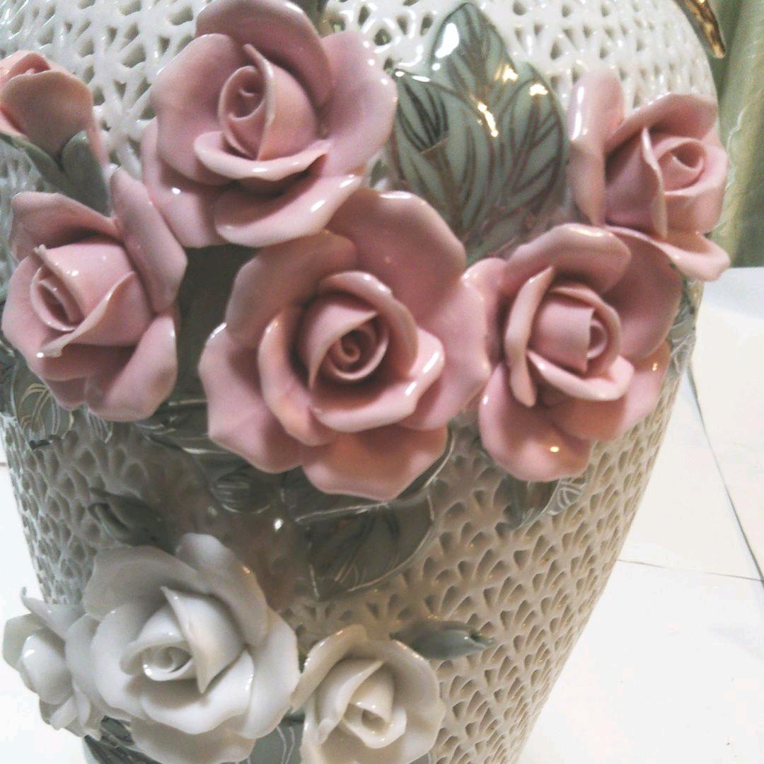 バラのついた飾り用花瓶 花台付き 中国