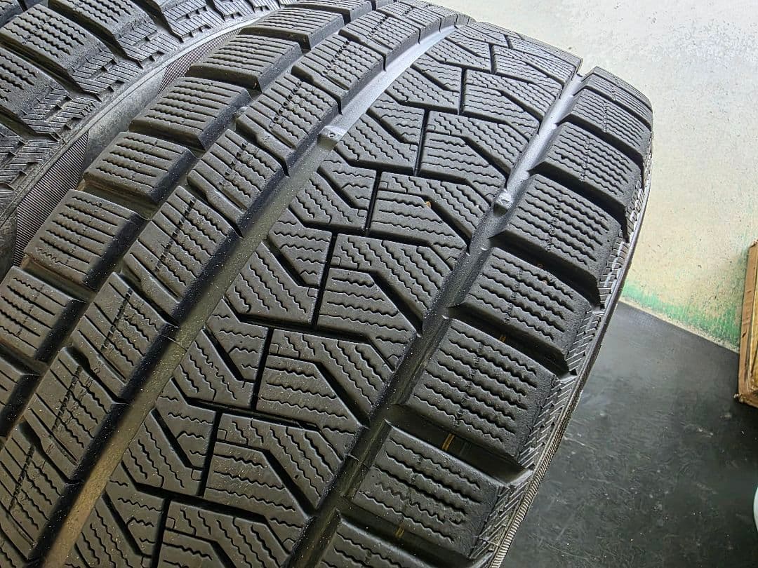 ピレリ　アイスアシンメトリコ 215/50R17 19年製 4本セット