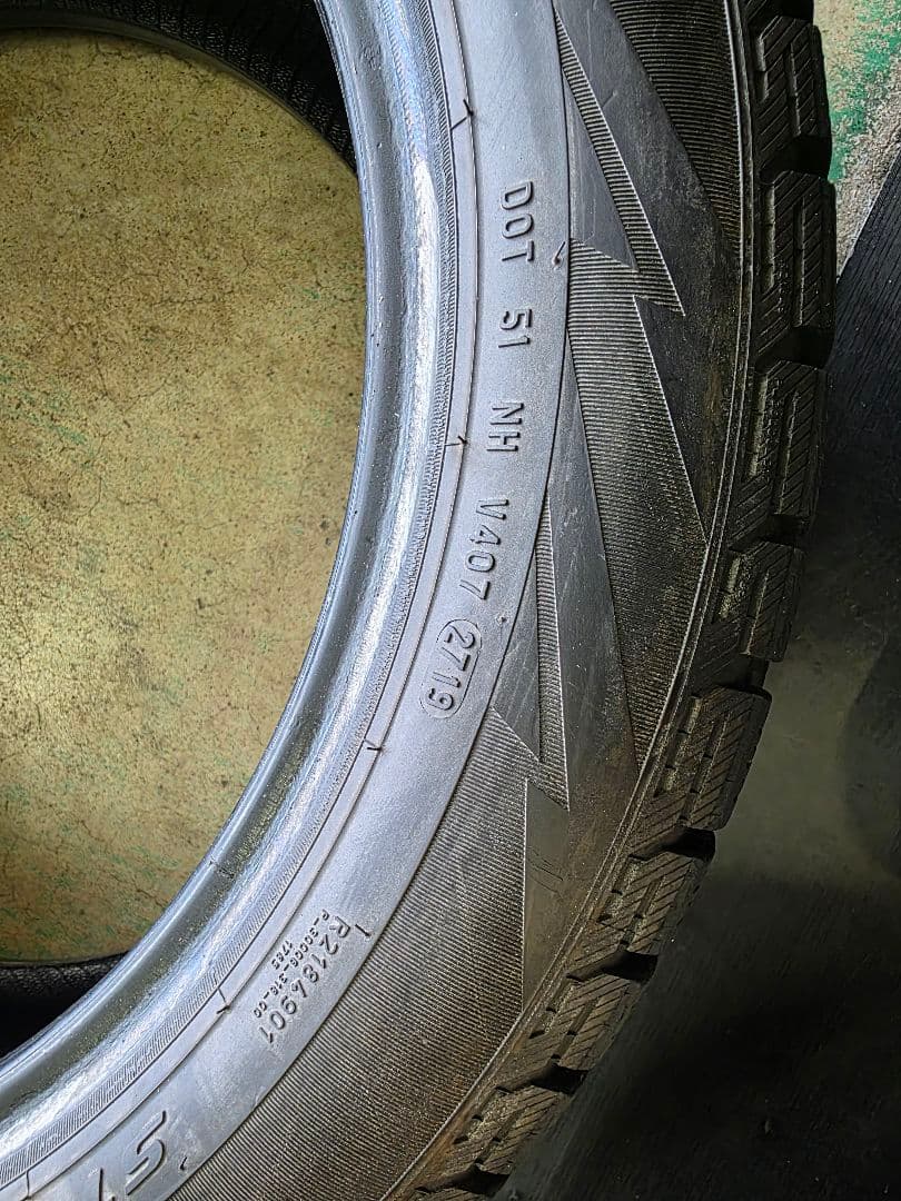 ピレリ　アイスアシンメトリコ 215/50R17 19年製 4本セット