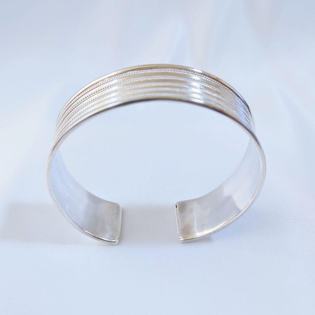 【シルバー925／SILVER925】繊細ツイステッドバングル 35g 磨き布付