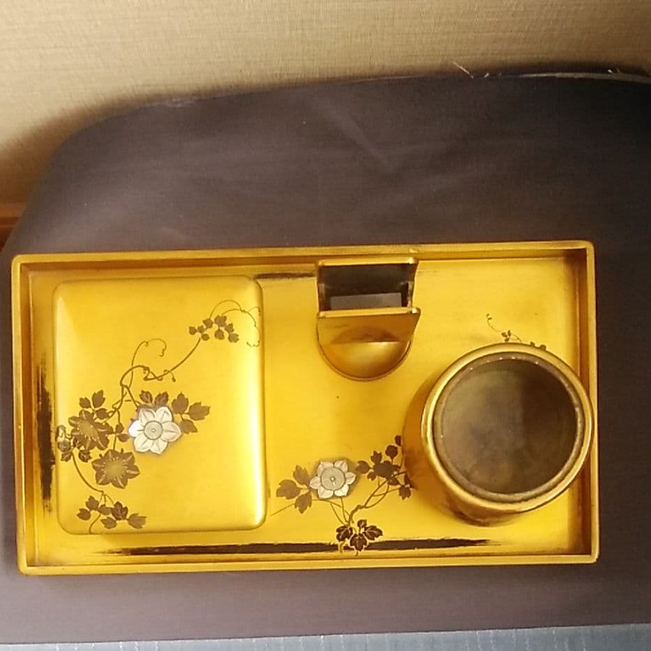 金箔漆塗蒔絵卓上喫煙セット
