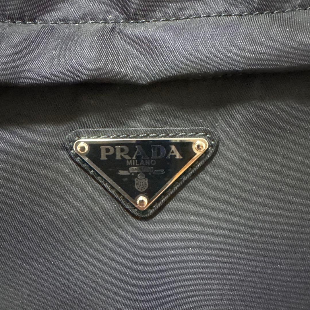 アッキー　美品PRADA ブラック ボディバッグ