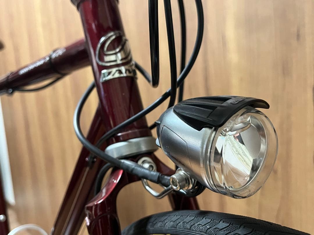 700cクロスバイク 3×9速 オートテールライト