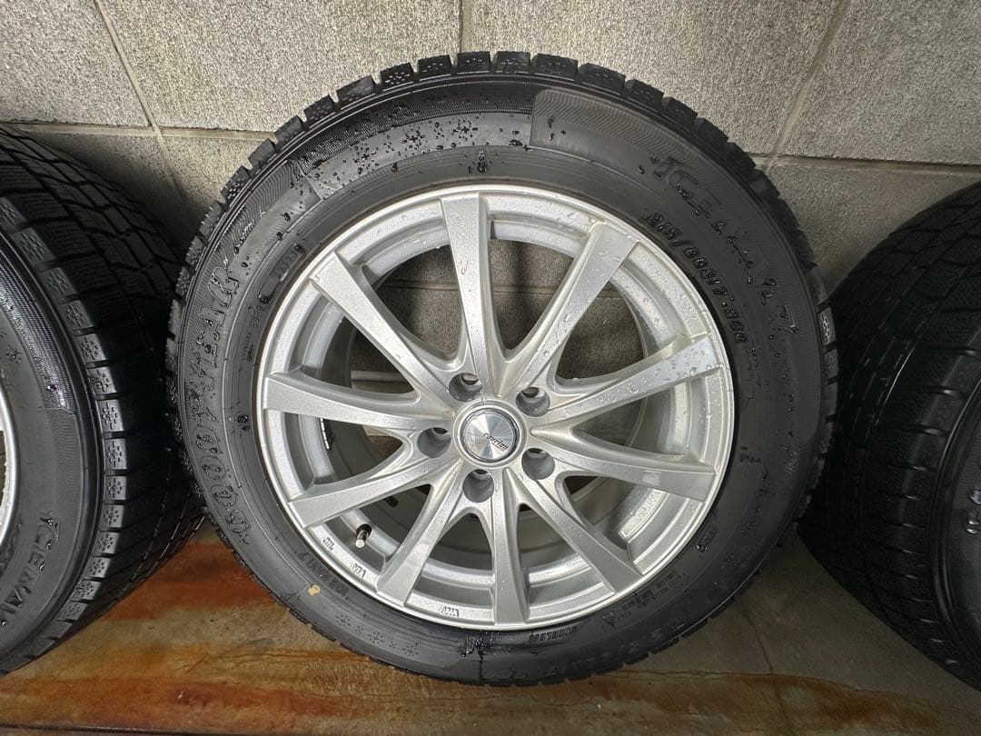 t*r様 ⭐️早い者勝ち⭐️215/60R17ホイール付き スタッドレスタイヤ