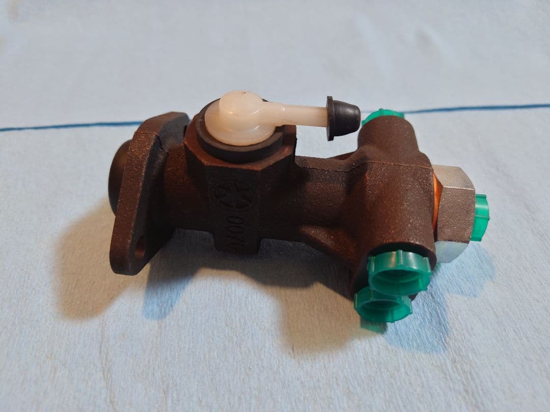 旧チンク　チンクエチェント　フィアット500 　マスターシリンダー　高圧力タイプ