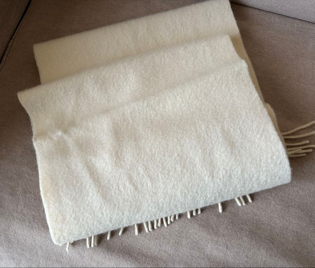 バーバリー BURBERRY カシミヤ ロゴ刺繍マフラー ホワイト