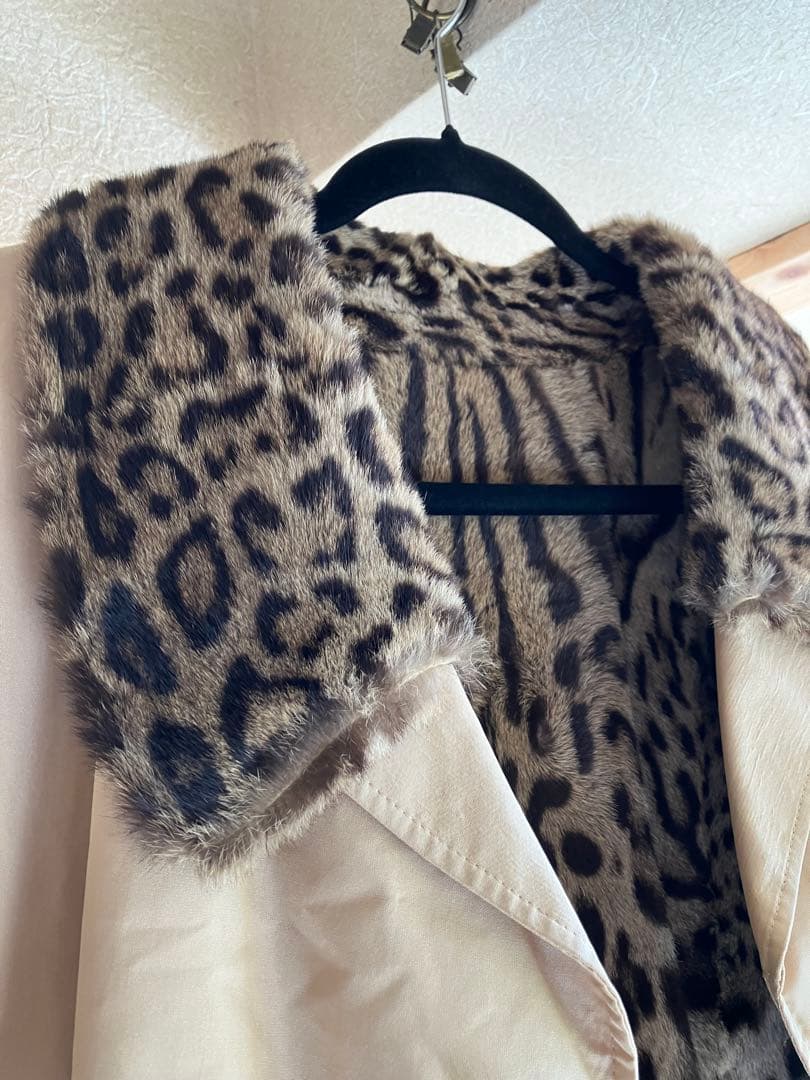 【アクアスキュータム】トレンチコート　オセロット柄FUR 毛皮付き　ヒョウ柄毛皮