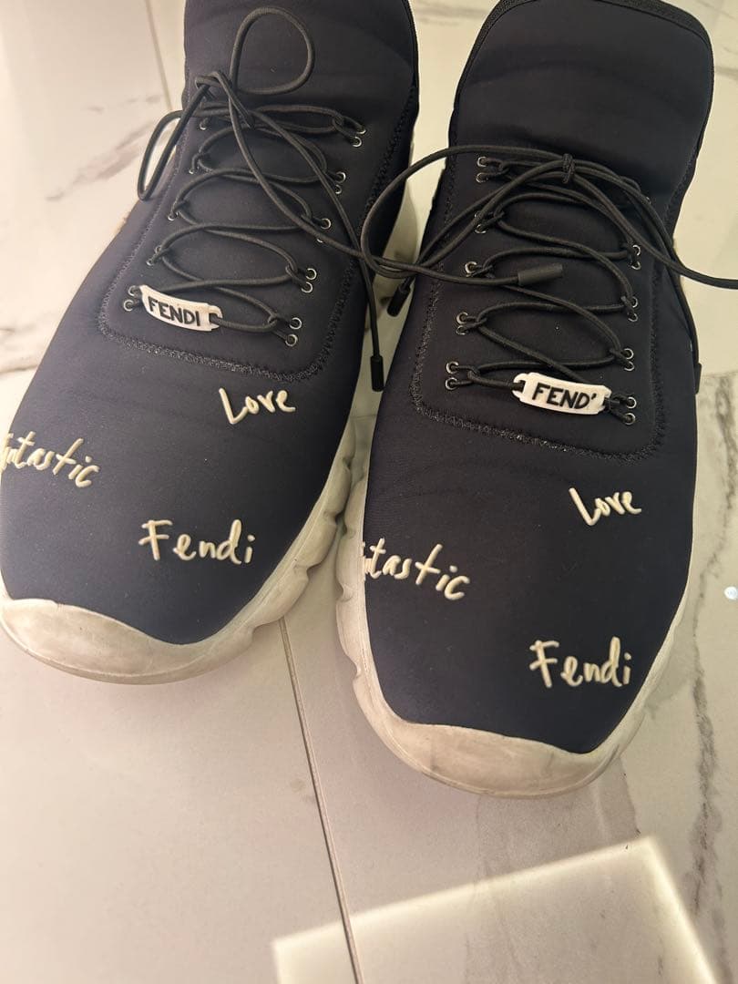 Fendi スニーカー 手書きメッセージ付き