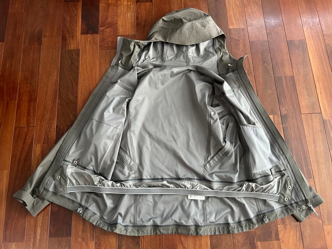 nini　HOUDINI Rollercoaster Jacket M