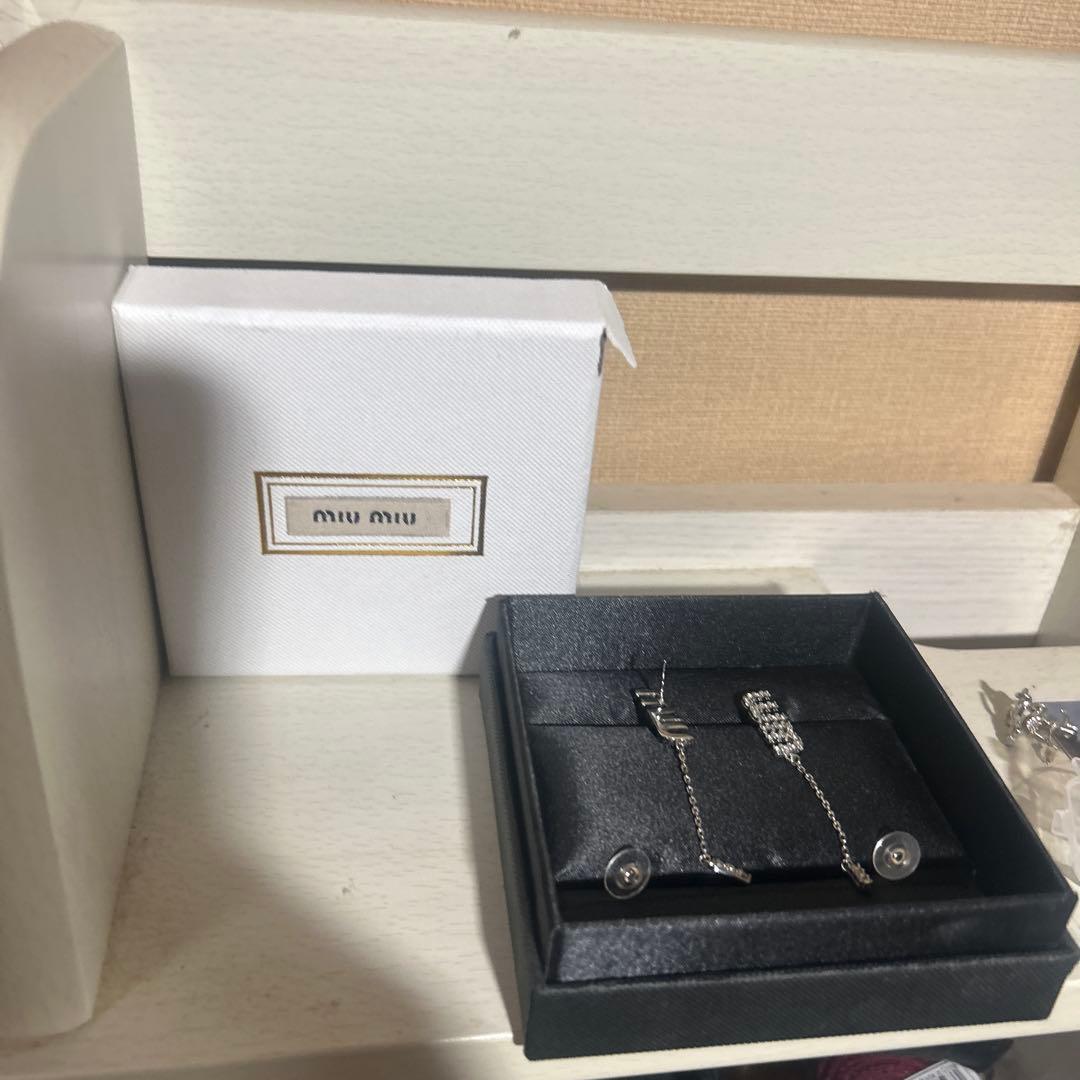miumiuピアス