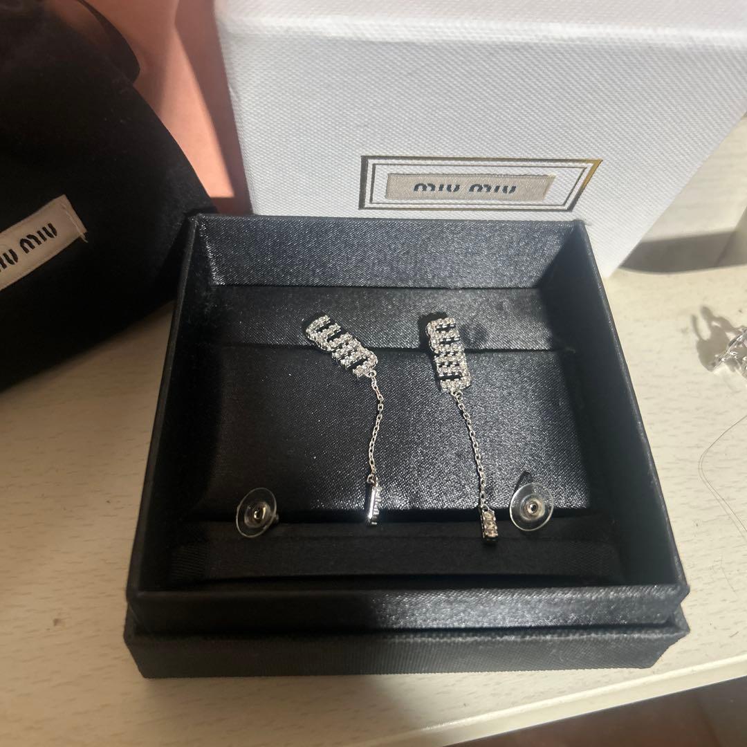 miumiuピアス