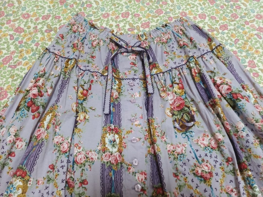 の*ん様 ピンクハウス　クレストフラワー刺繍ブラウス、壁紙模様スカート&バッグ、