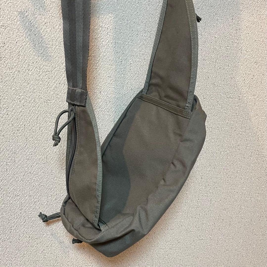 【BRIEFING】ボデイバッグ⭐︎カーキ色