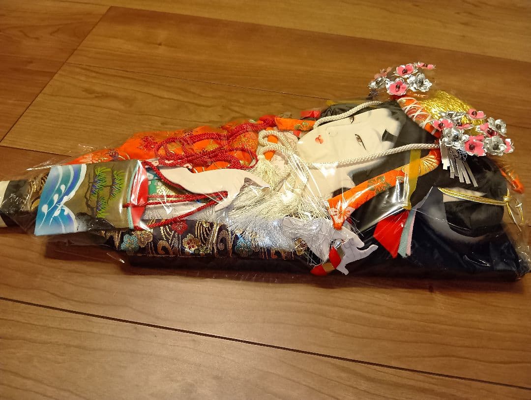 伝統的な羽子板２セット　羽子板立て付き【高さ約52cmと約56cm】