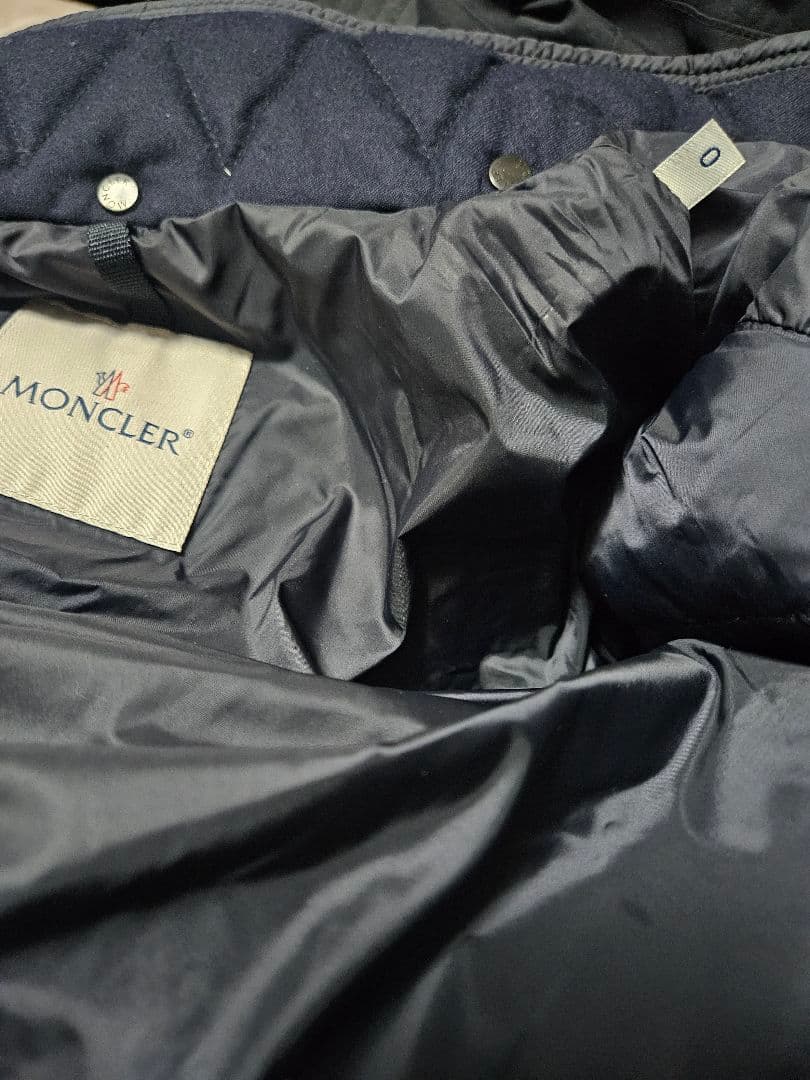 MONCLER モンクレール　黒 ダウンジャケット フード付き