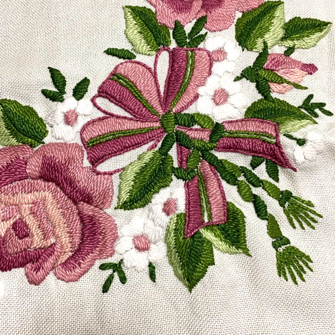 お値下げ！　テーブルクロス　手刺繍　100×100