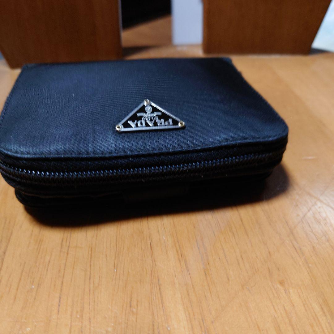 K*Z様 PRADA 二つ折り財布 黒　これで最終です、