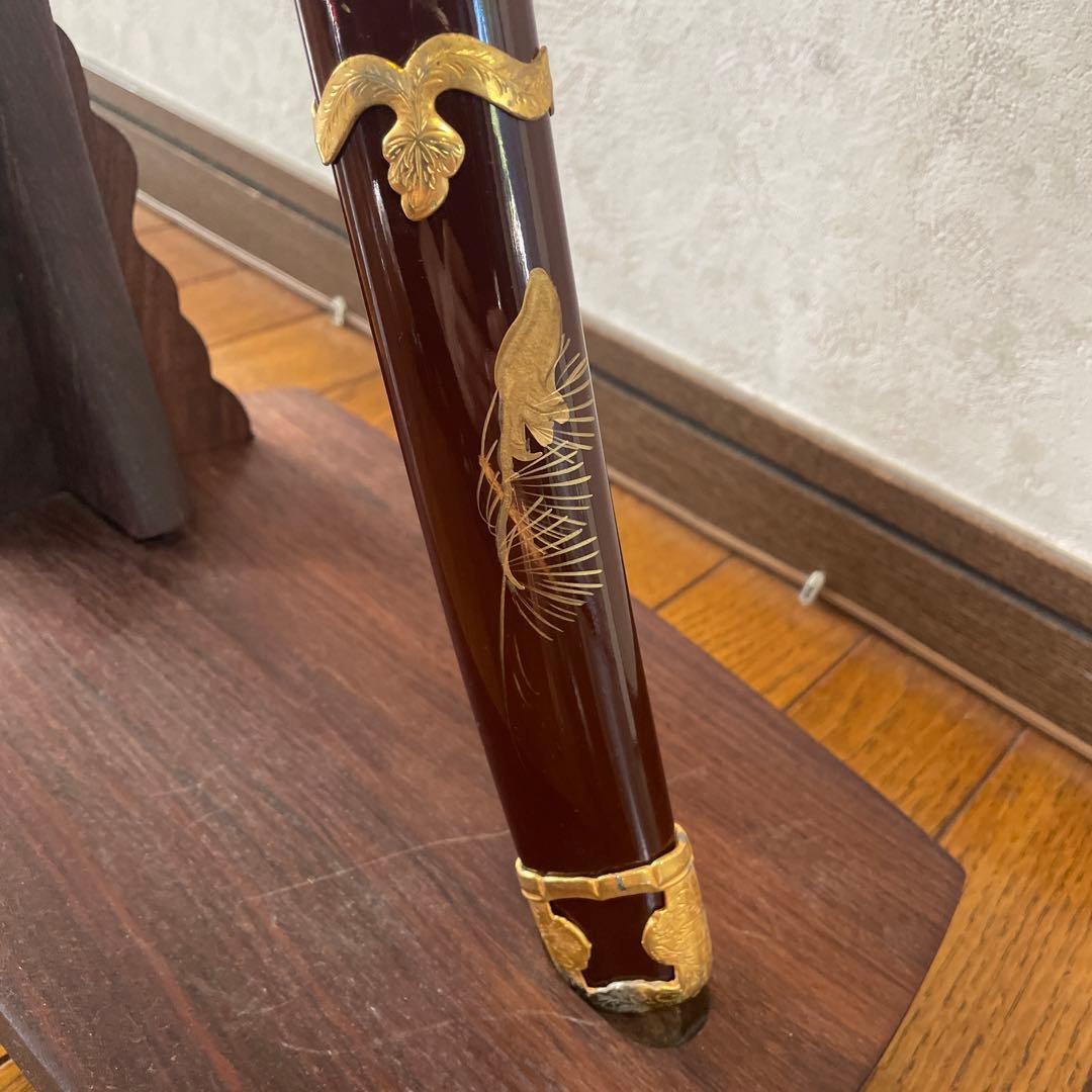 日本刀 模造刀　木瓜形鍔　蒔絵塗風鞘　陣太刀　収納袋　飾り台付き