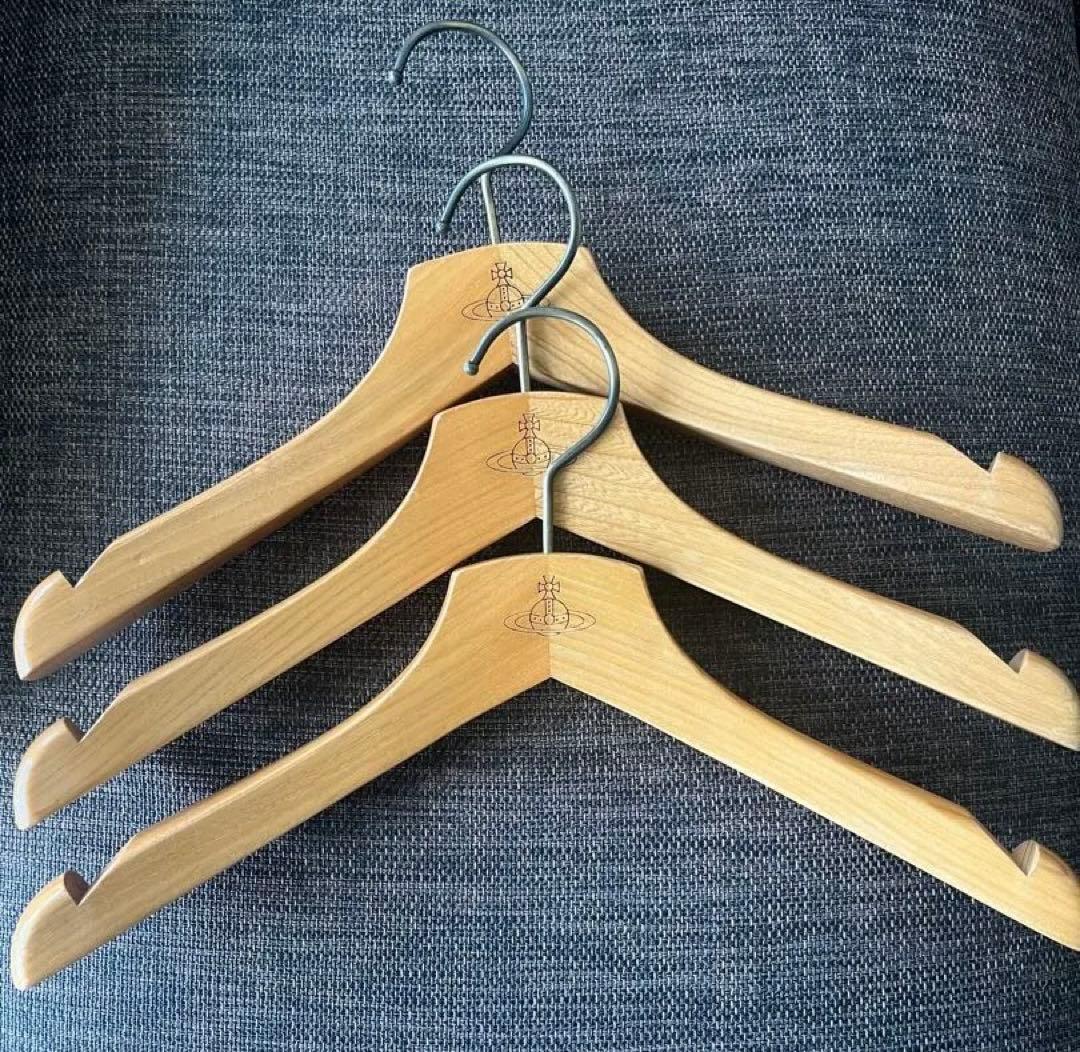 【非売品】ヴィヴィアン　木製ハンガー3本セット