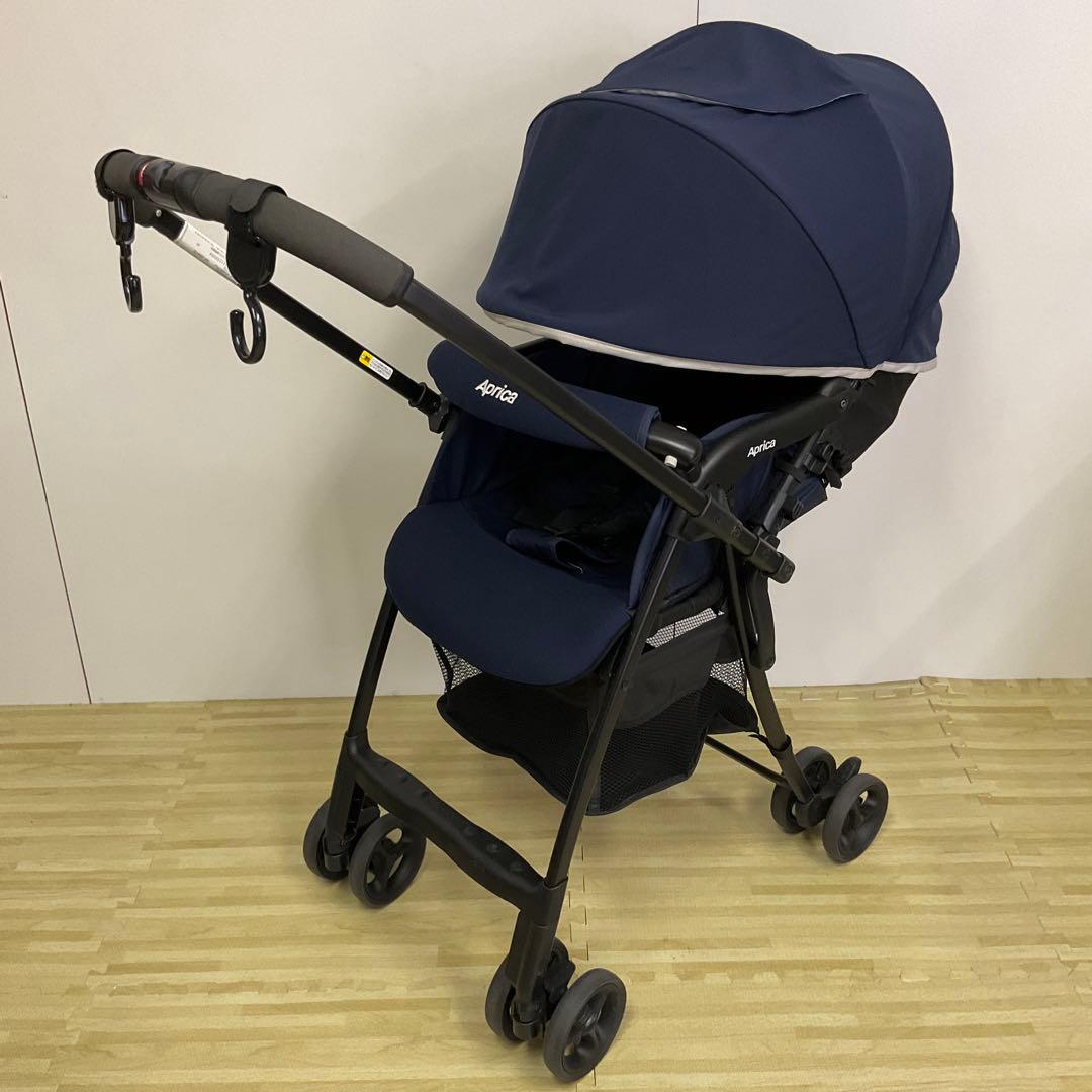美品！アップリカ 超軽量ベビーカー カルーンエアー AB カラフルドットネイビー