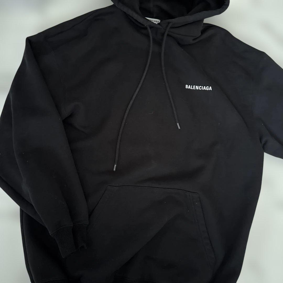 バレンシアガ　パーカー
