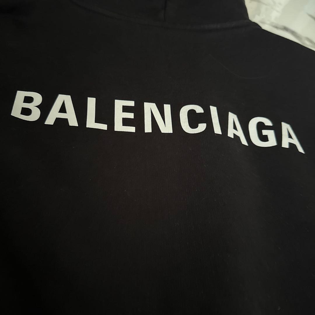 バレンシアガ　パーカー