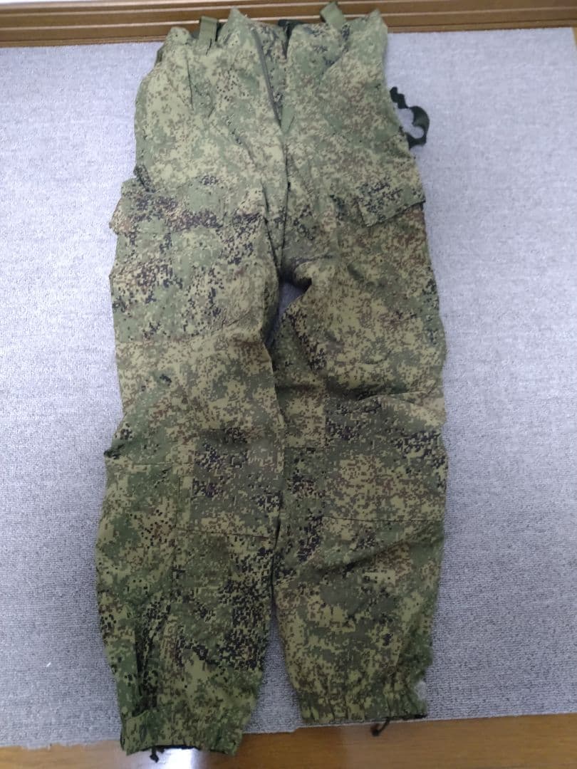 ロシア軍実物　VKBO デミシーズンスーツ上下　デジタルフローラ迷彩