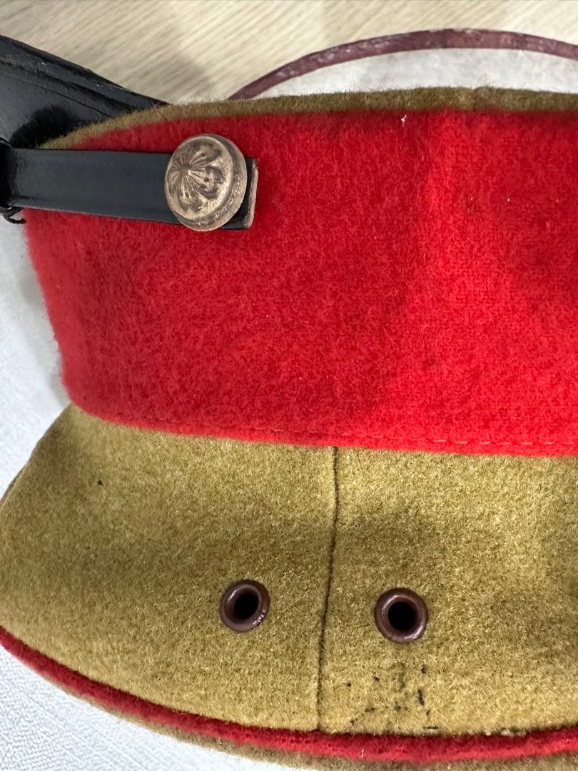 軍帽 赤と緑 星バッジ付き 帽子ケース付き