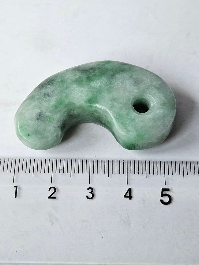 大和型　翡翠勾玉