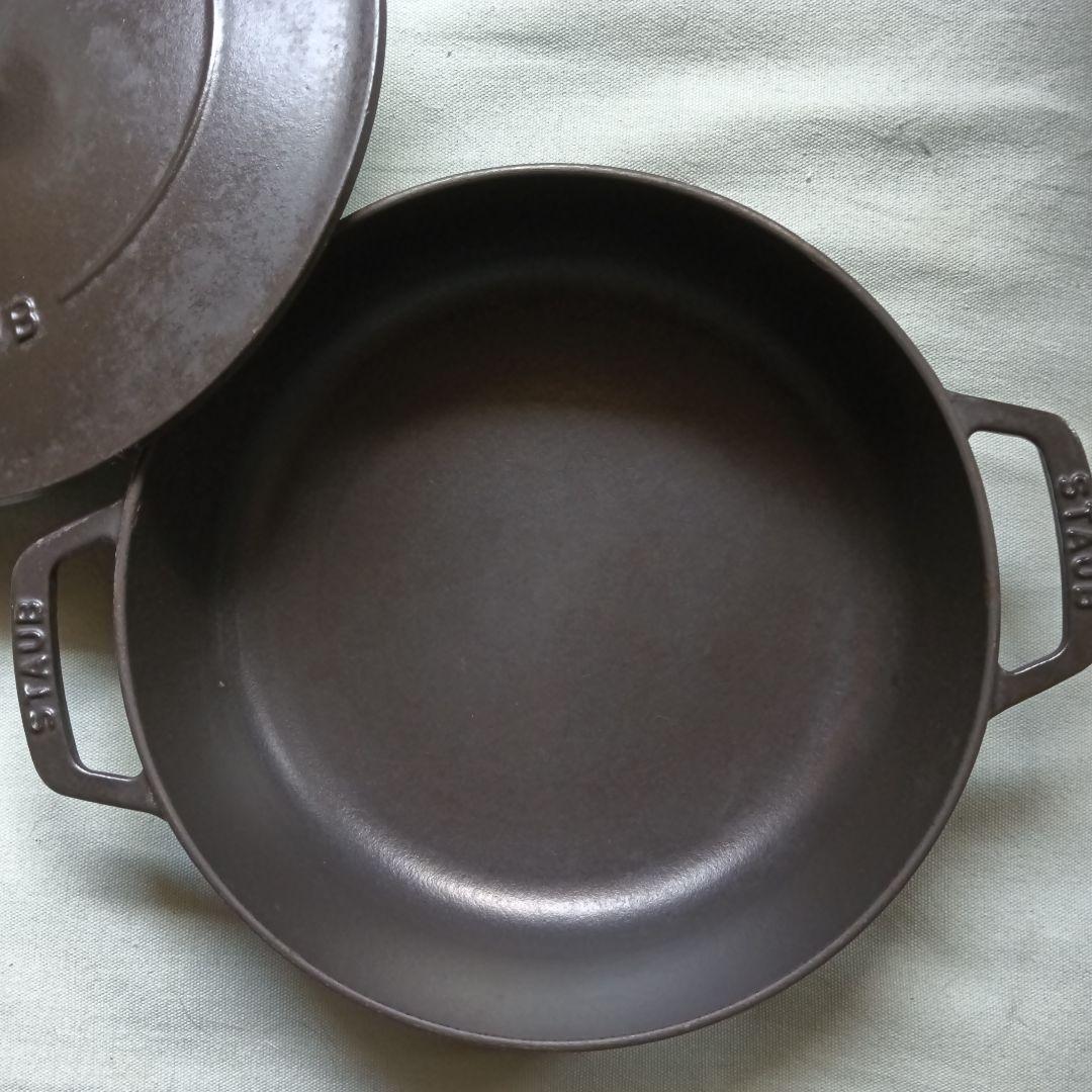 コノン様！STAUB ブレイザー24センチ ブラック