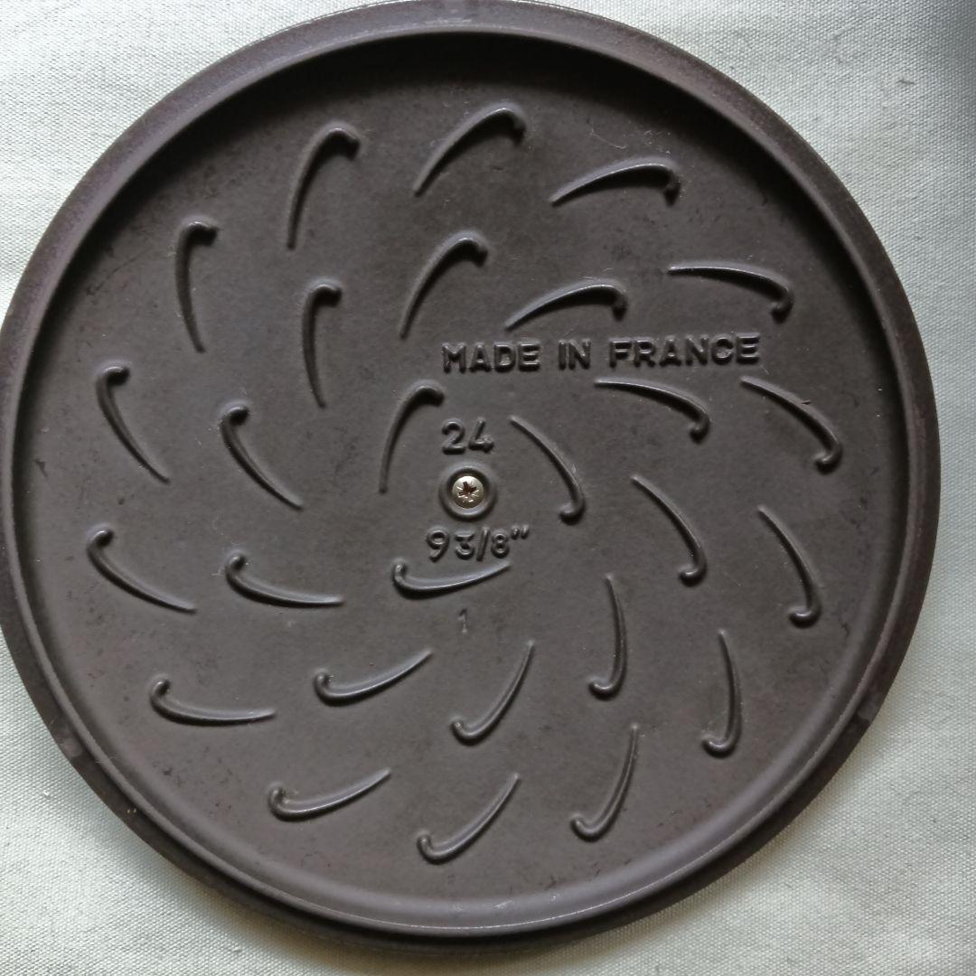 コノン様！STAUB ブレイザー24センチ ブラック
