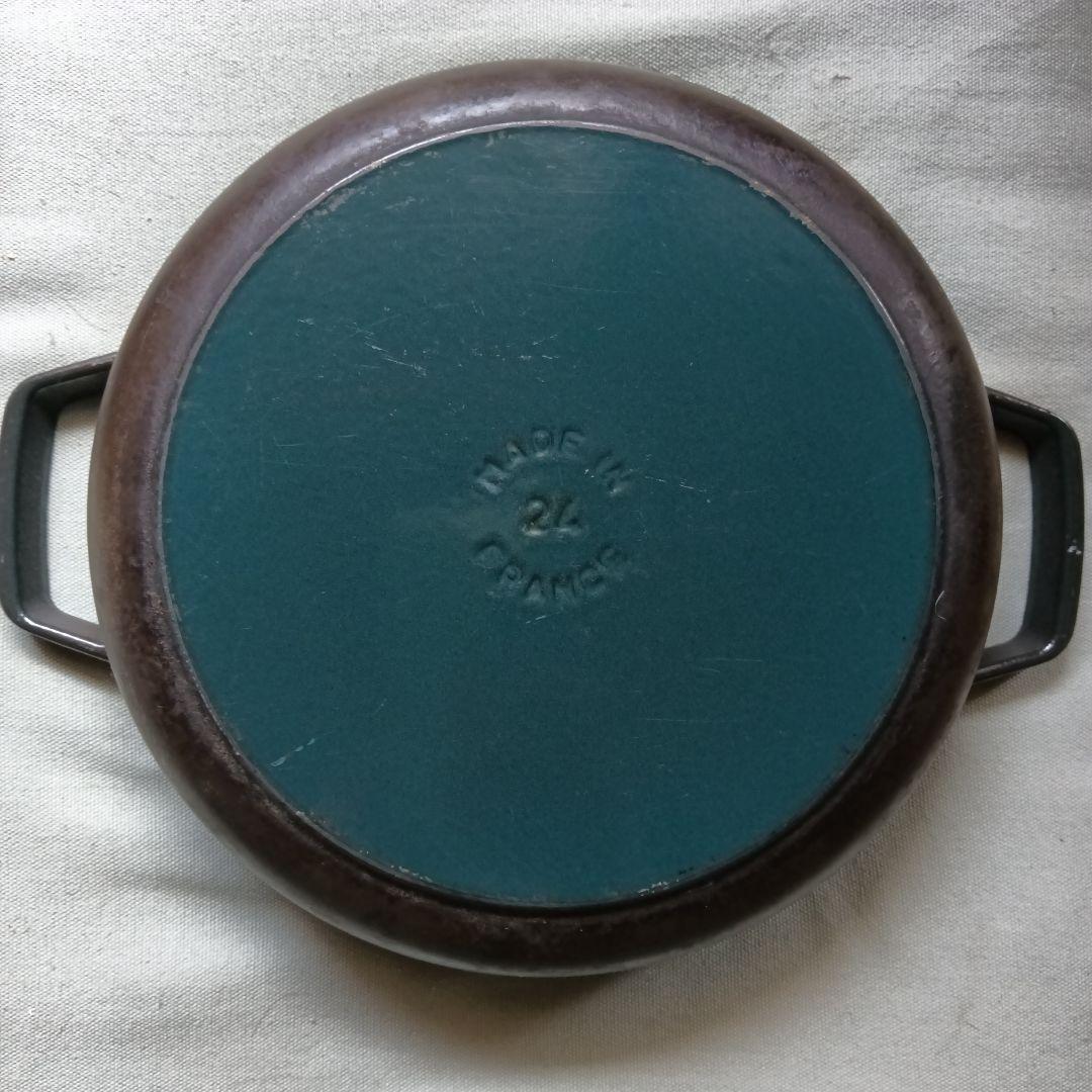 コノン様！STAUB ブレイザー24センチ ブラック