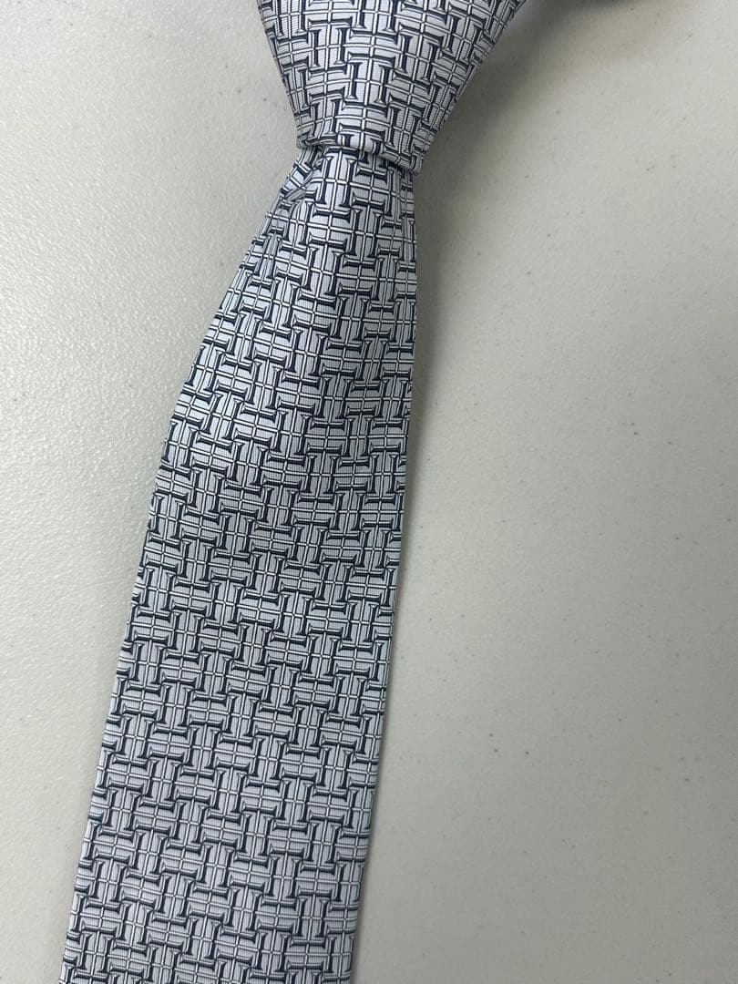 新品　HERMES ネクタイ ハイブランド H柄　 シルバー　グレー
