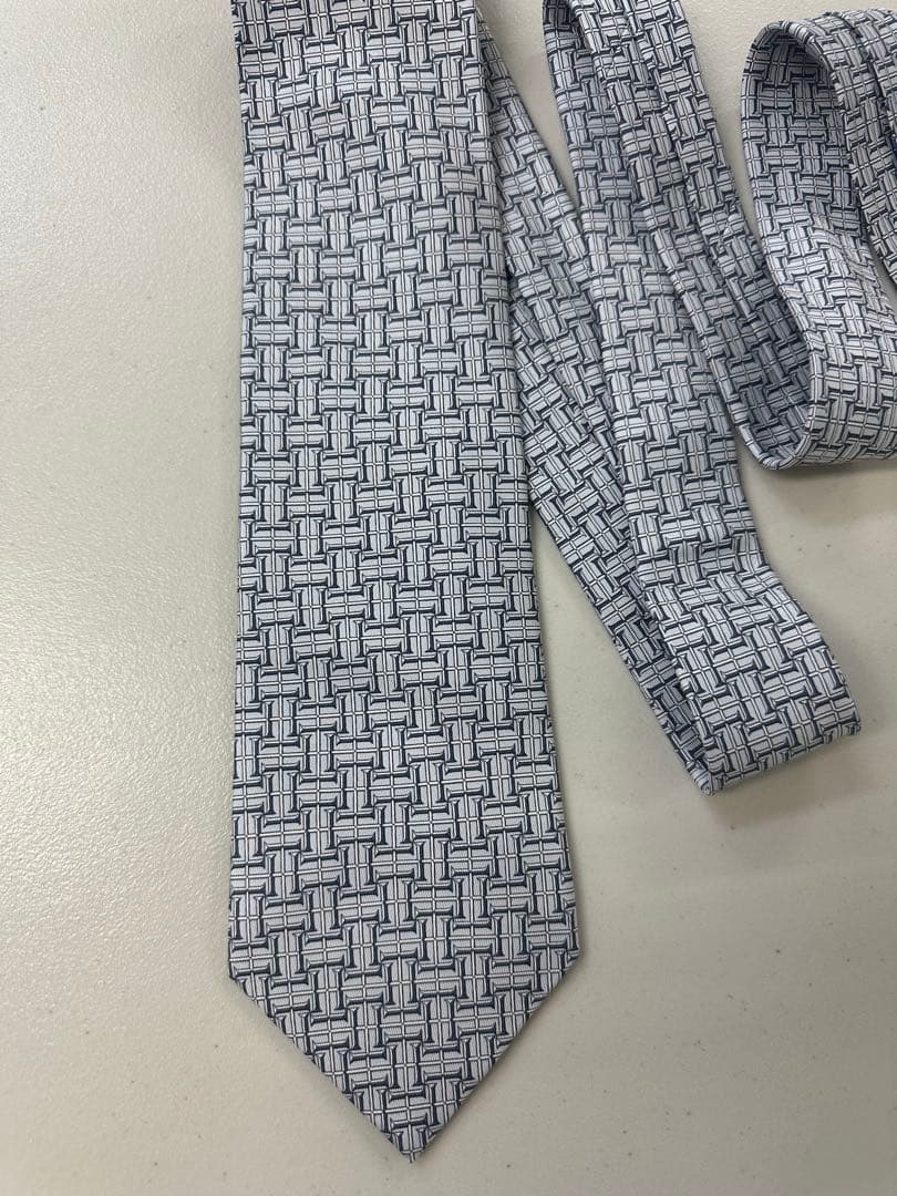 新品　HERMES ネクタイ ハイブランド H柄　 シルバー　グレー