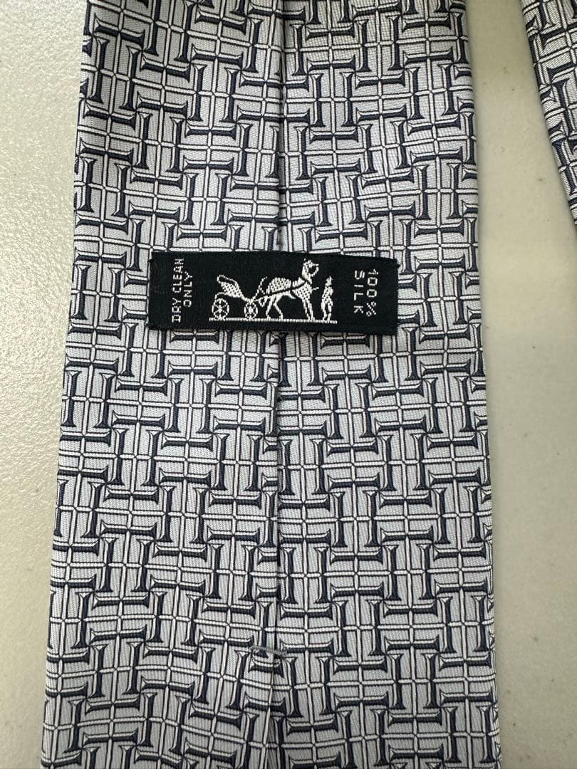 新品　HERMES ネクタイ ハイブランド H柄　 シルバー　グレー
