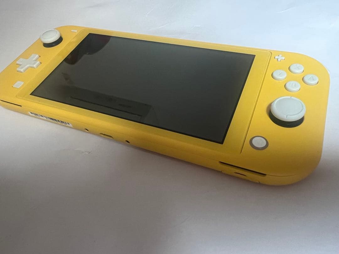 ニンテンドースイッチ ライト イエロー　本体