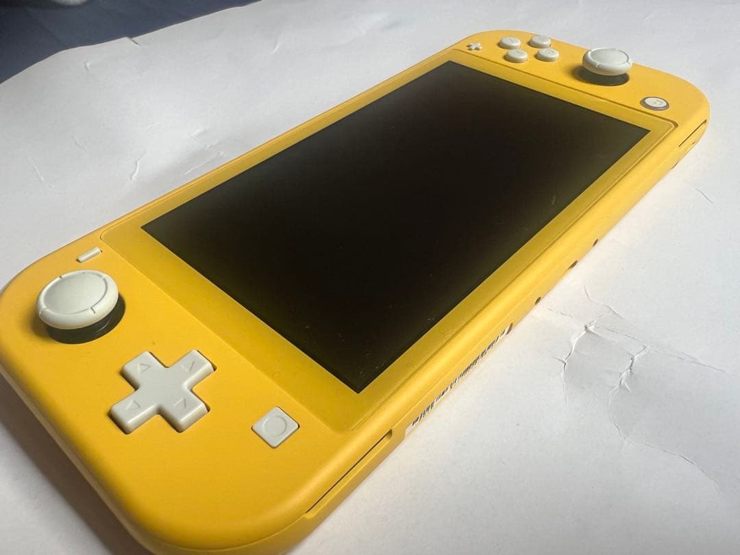 ニンテンドースイッチ ライト イエロー　本体