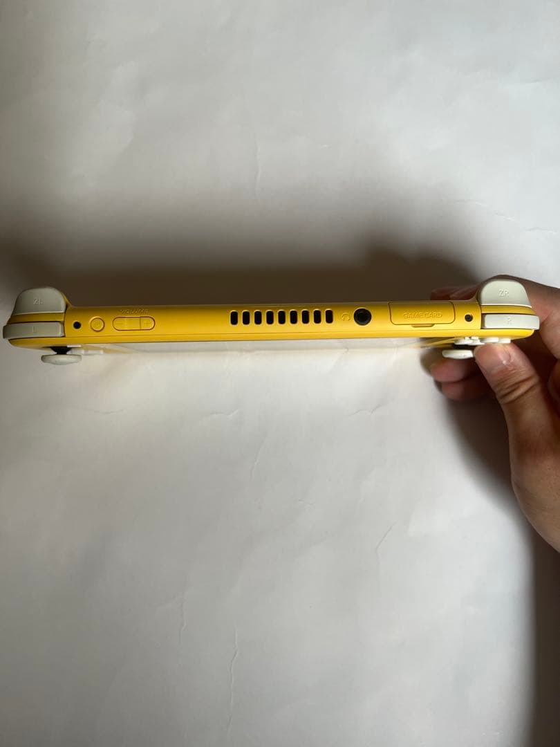 ニンテンドースイッチ ライト イエロー　本体