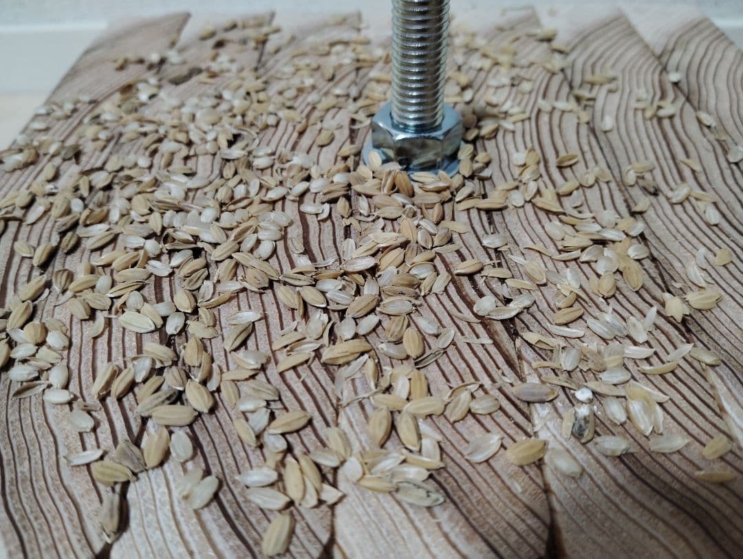 籾摺り機(小型、回転軸ボルトタイプ)