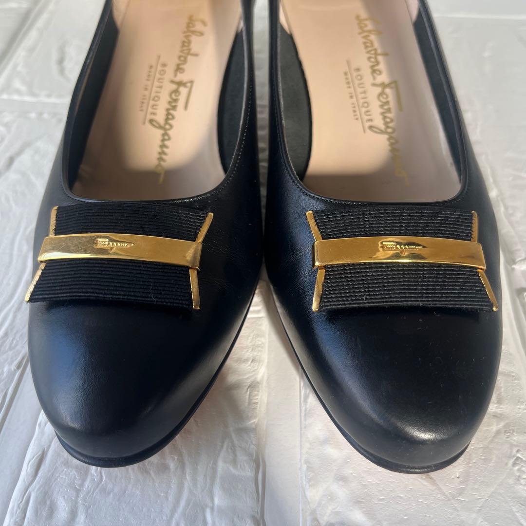 Salvatore Ferragamo フェラガモ ブラックパンプス 7C