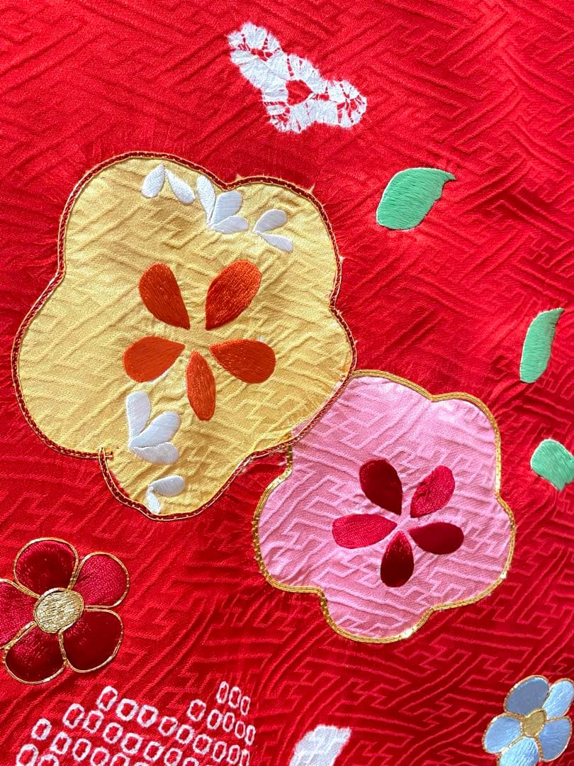□七五三　正絹女児振り袖着物　可愛い花柄絞り　鹿の子　金駒刺繍　襦袢付