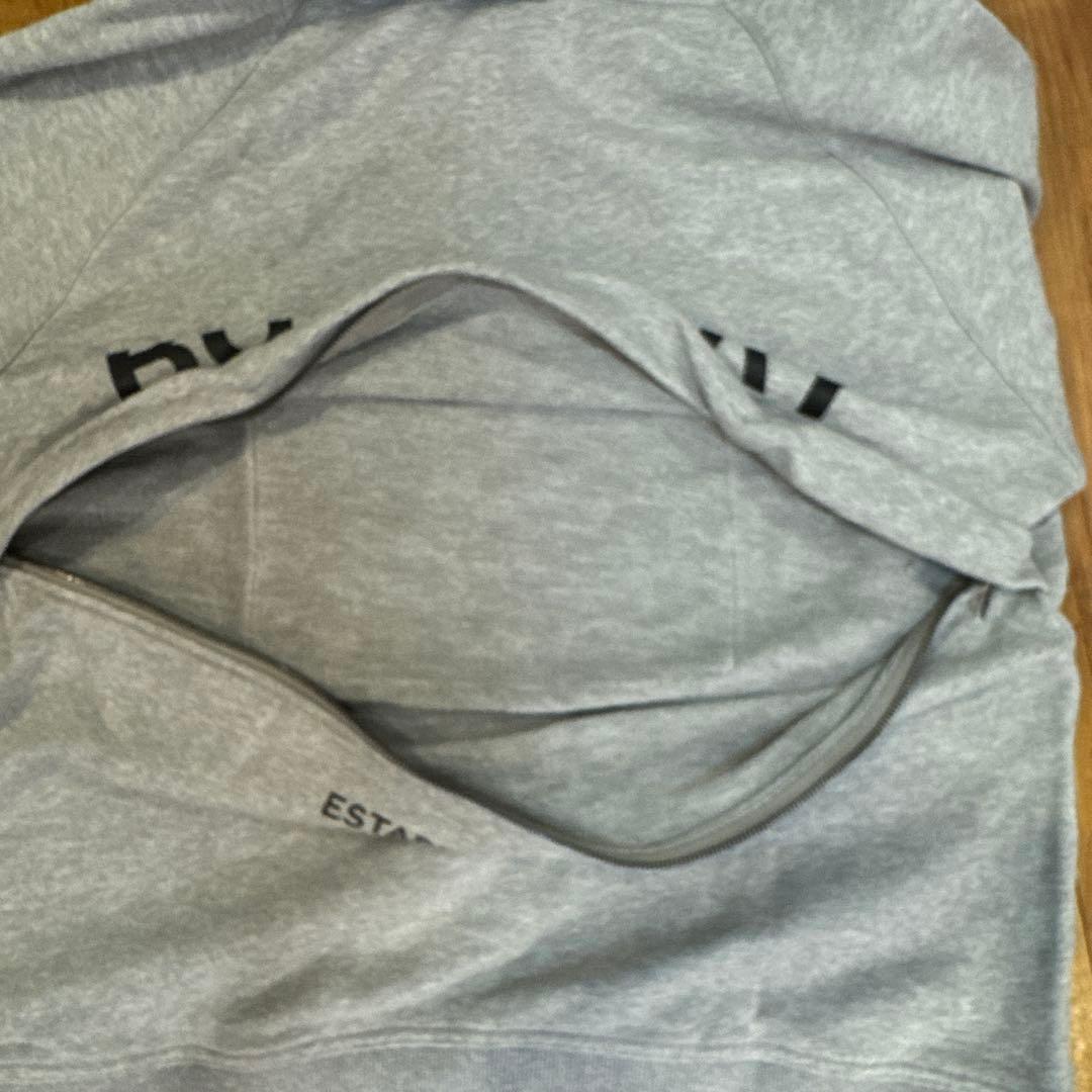 バーバリー　BURBERRY グレー フーディー　ハーフジップ　美品　大人気